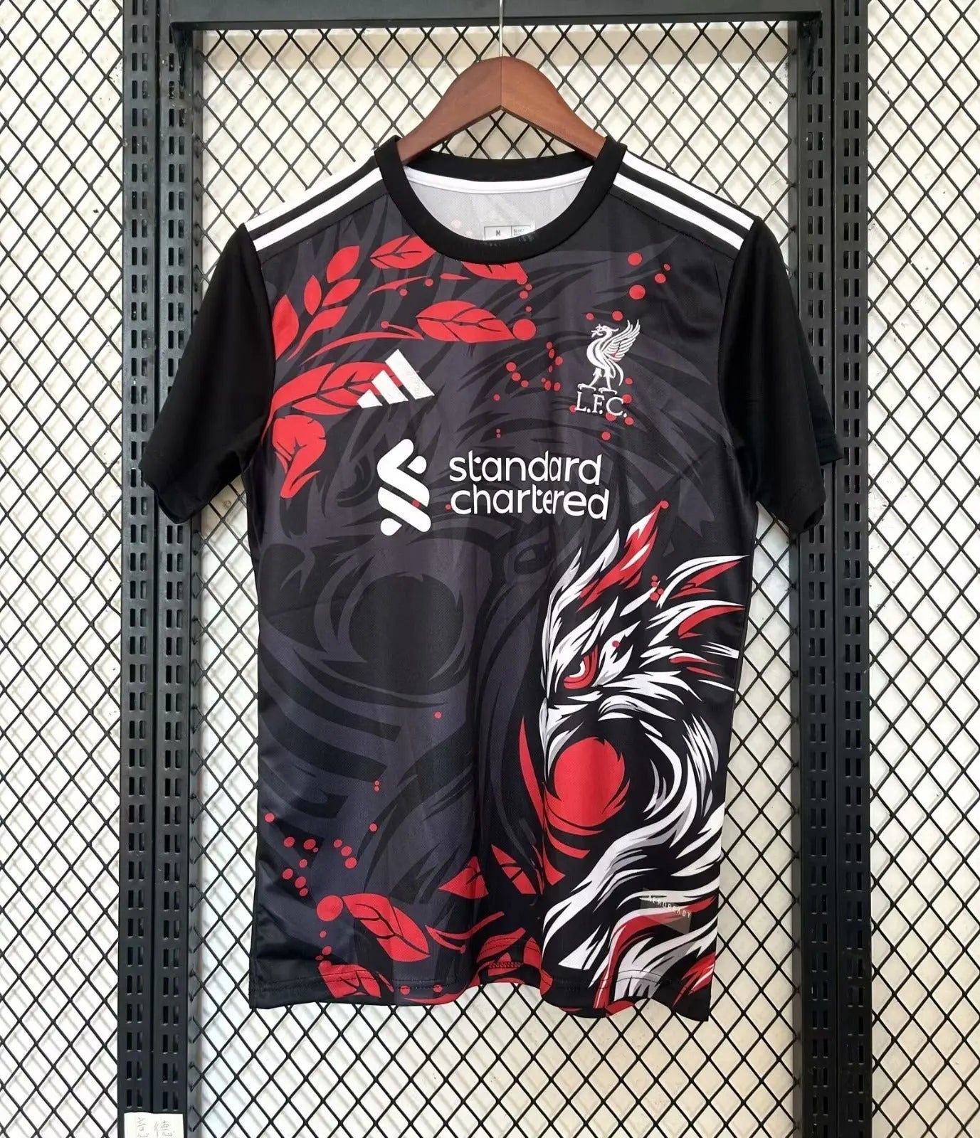 Maillot 24/25 Liverpool Noir Spécial Dragon L'Univers Du Maillot